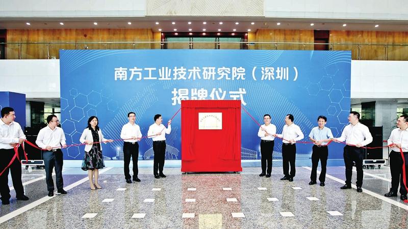 宝安产业发展“双喜临门”