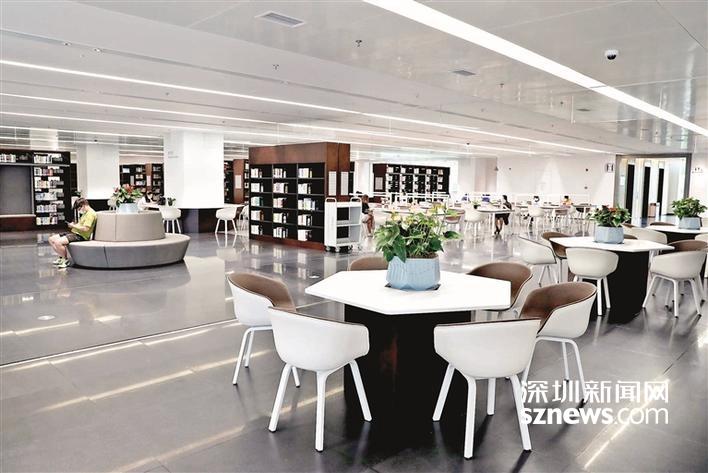 光明区图书馆四楼阅览区开放试运行