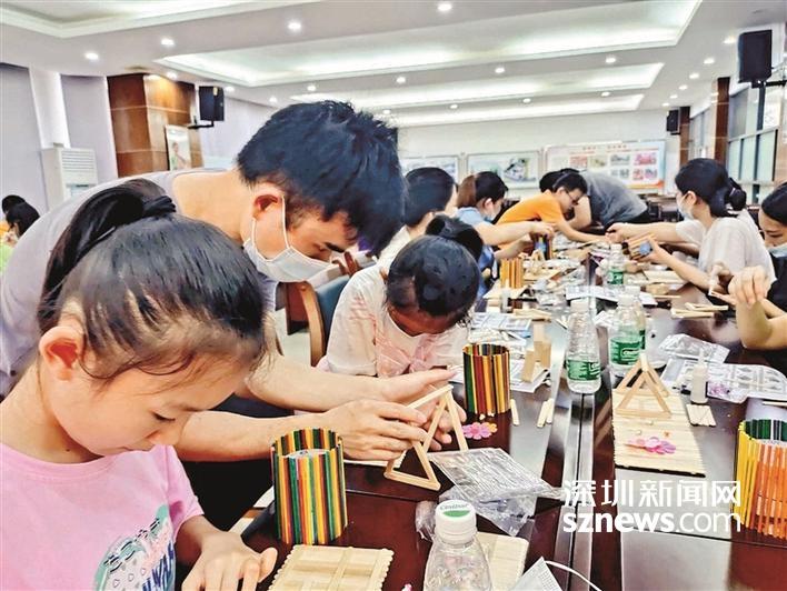 玉律社区亲子动手 变废为宝