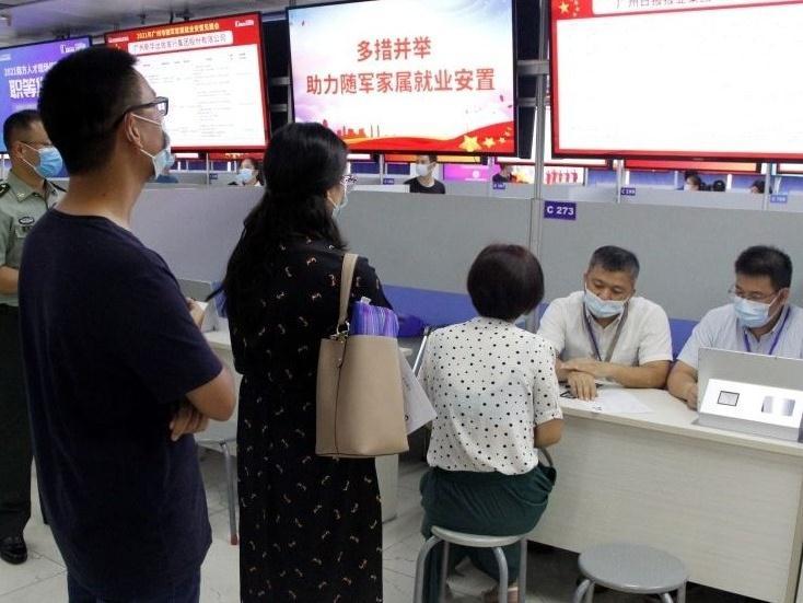 岗位供需比超过3：1  广州举办随军家属就业安置见面会