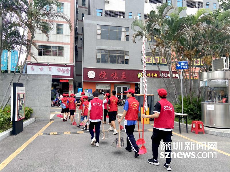 马山头社区阳光少年志愿者假期参与文明城市建设