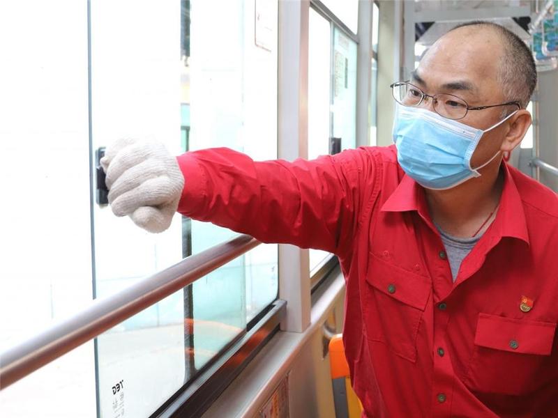 广州这名“劳动模范”公交车长摸索出一套安全行车方法