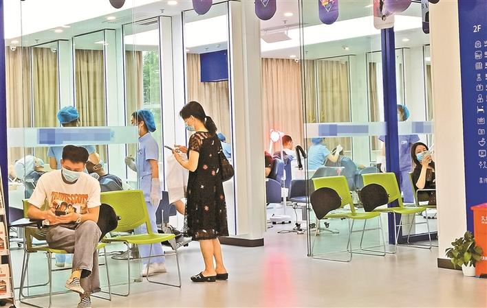深圳“头顶经济”火热，记者调查发现乱象也不少——植发毛囊单位计算含混最受诟病
