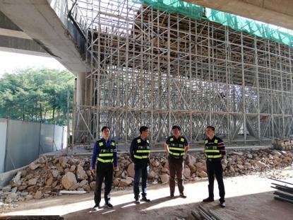 这个立交计划年底建成通车，打通广州城区、大学城与番禺南村万博CBD的交通瓶颈