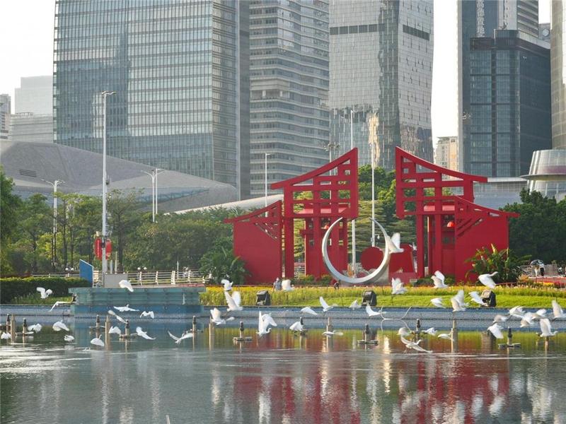 白鹭翔城央，鸟鸣伴归家，广州把森林“请”进城市