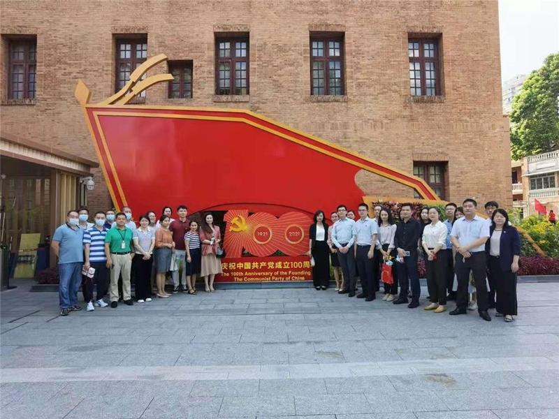 乘红色公交坐红船 创新开展党史学习教育