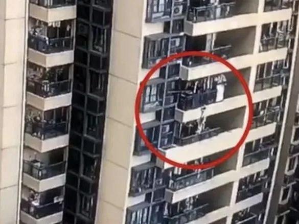 痛心！广州一儿童坠下22楼！事关孩子安全，收好这份提示