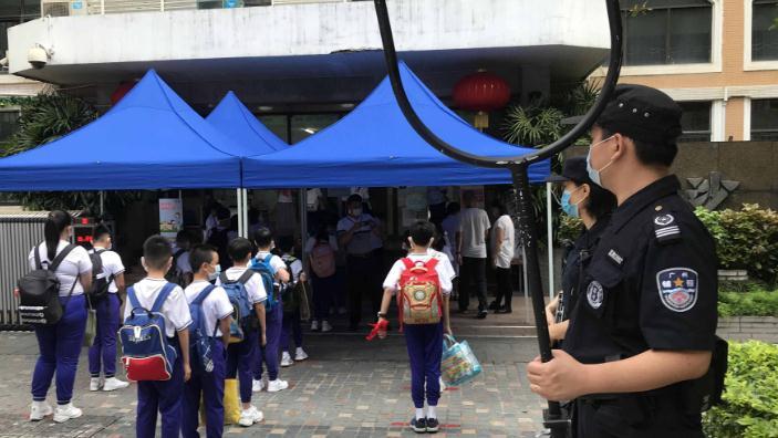 《广州市学校安全管理条例（草案）》提交审议：上放学要“见警察、见警车、见警灯”