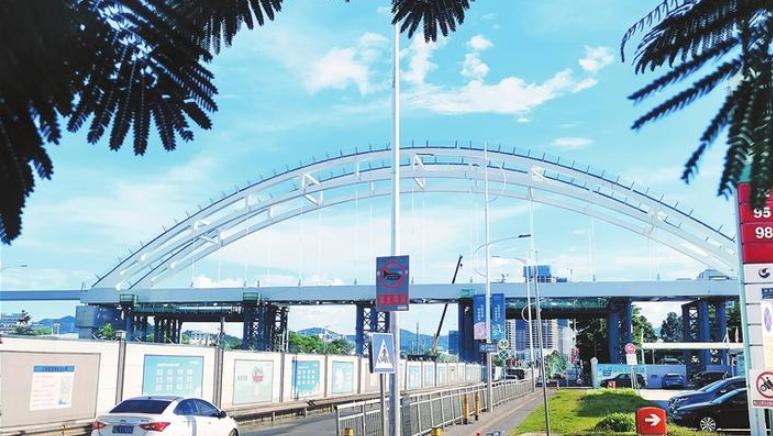 云轨跨越坪山大道