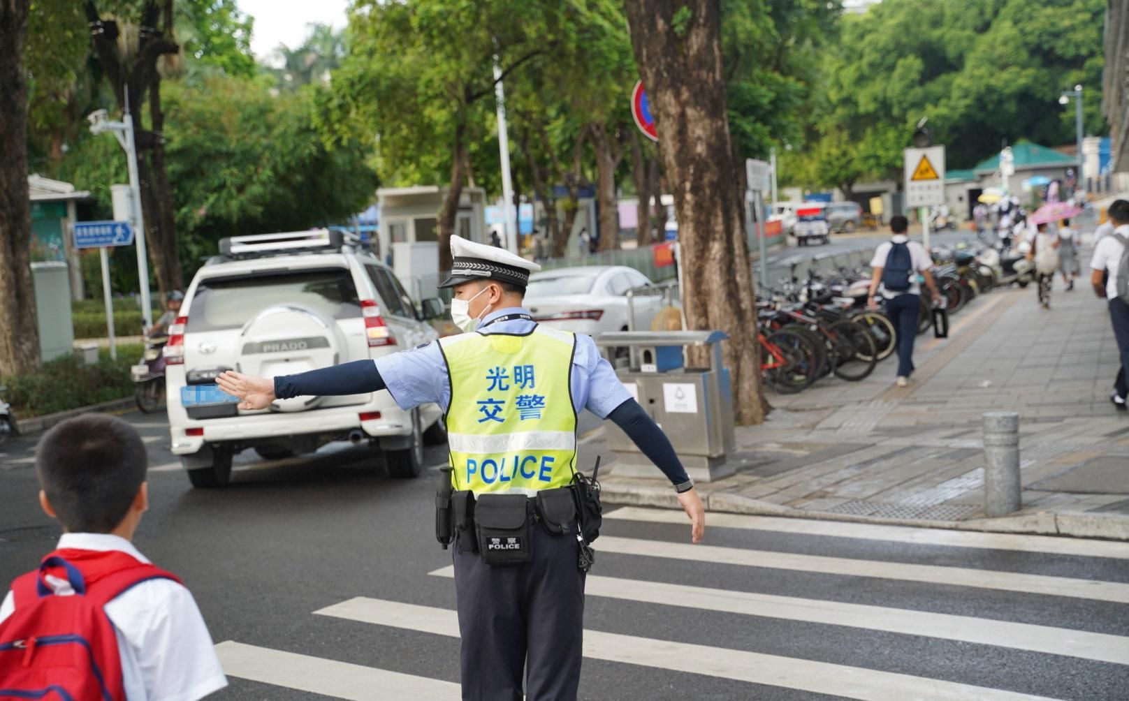 深圳交警：开学首日早高峰学校周边交通警情同比去年下降31%