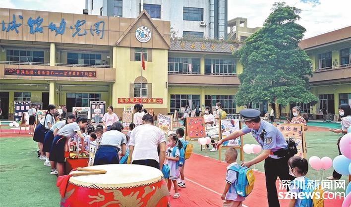 光明警方出动272名警力护航开学