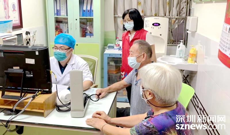 凤凰街道为老年人接种疫苗“保驾护航”