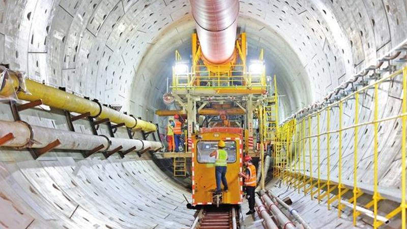 穗莞深城际铁路“穿海”隧道双线掘进