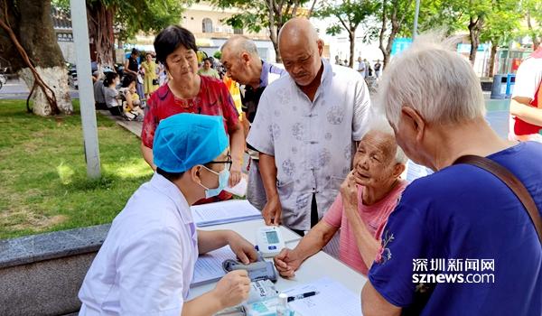 马田街道暖心服务全力做好老年人新冠疫苗接种工作