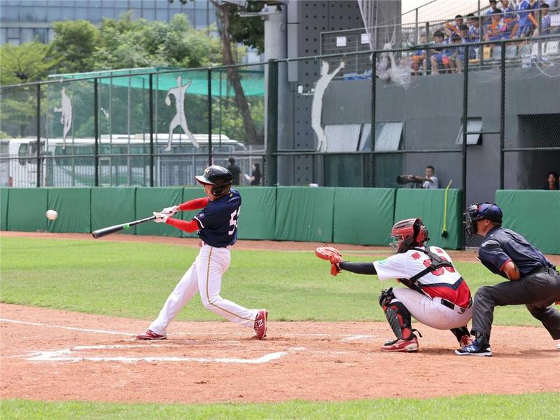 深港青年棒球交流活动举办，绿茵场上“举棒”交友