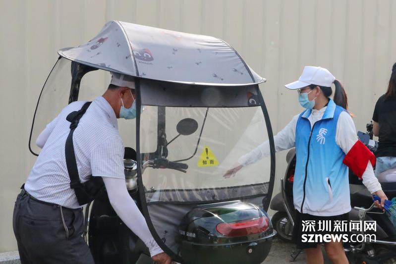 石围社区净化校园环境播撒文明种子