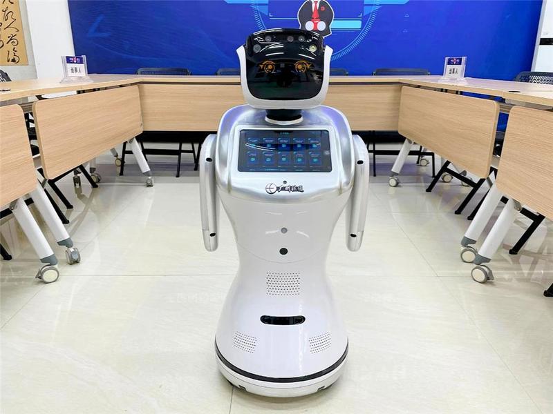 东莞市大步村来了个“智能机器人”，为村民解决法律难题