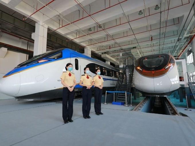 今天广州地铁18号线首通段开放试乘