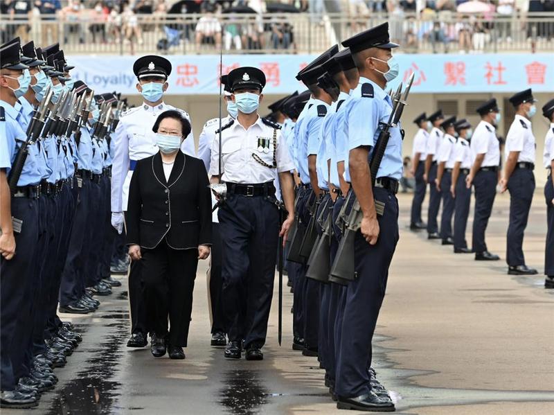 香港基本法委员会副主任检阅警察学员