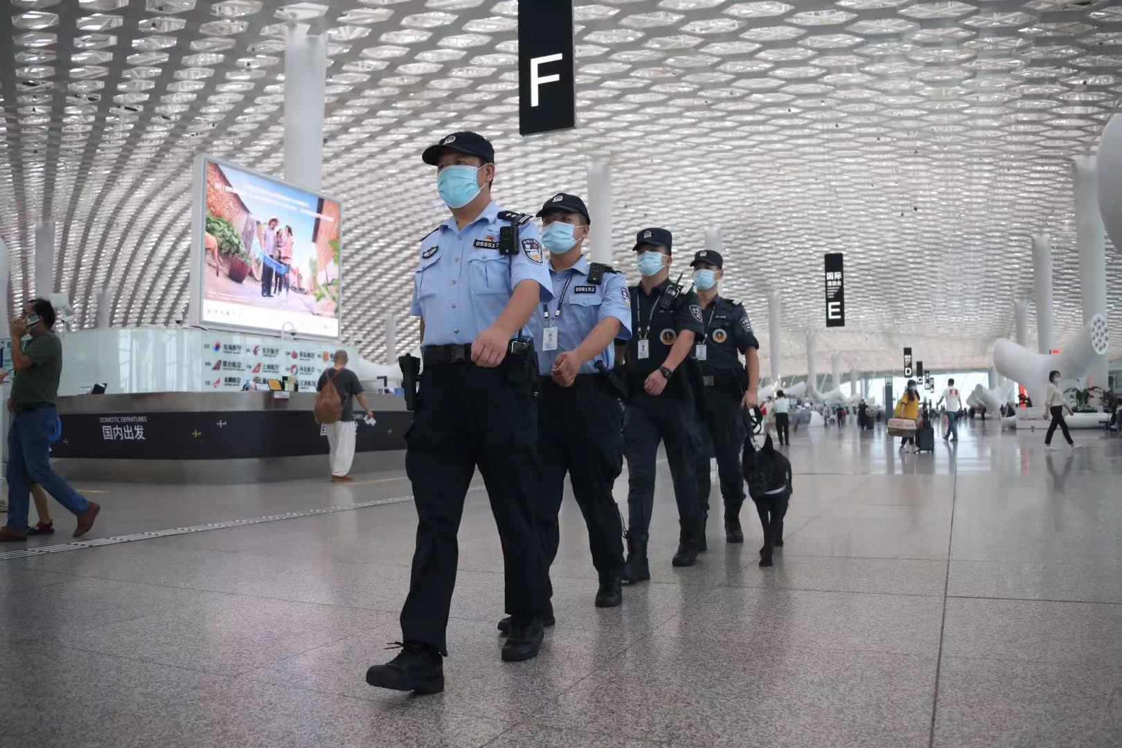 每日2万警力在岗，警情同比下降18.57%！中秋假期深圳社会面治安平稳有序