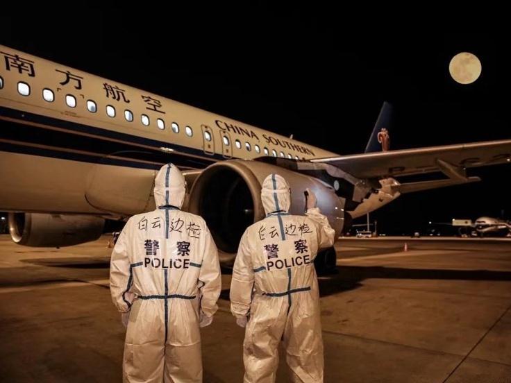 中秋佳节，坚守国门一线的他，收到刚生产妻子的家书