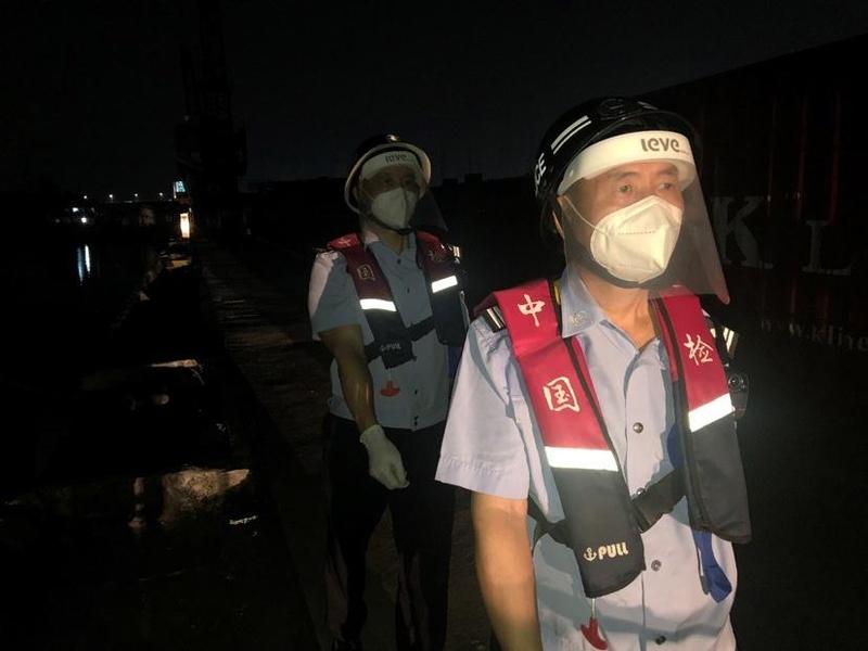 当闭环执勤遇上中秋假期，坚守在国门一线的民警这样过节