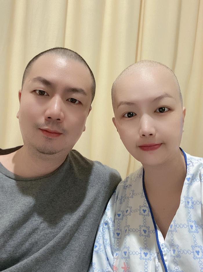 泪目！深圳男子陪患癌妻子剃头，网友:“患难与共，这是真爱 ”