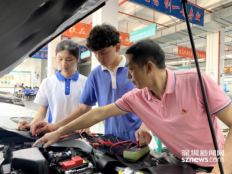 “技能光明”能工巧匠李世川：一路学习精益求精 汽车维修工终“炼”成省优秀指导老师