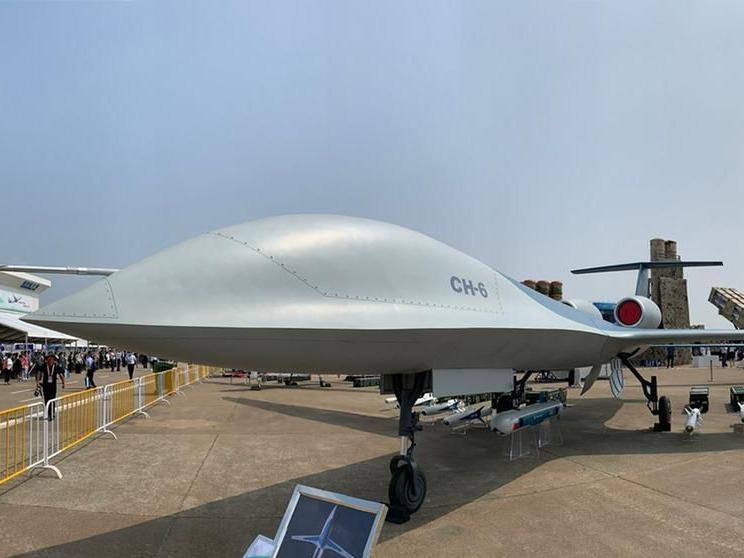 最新款大型无人机“彩虹-6”首次亮相航展