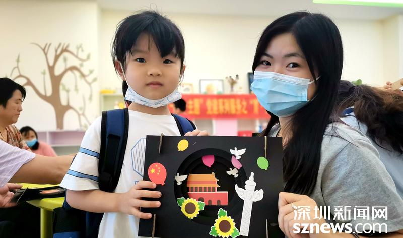 学手艺表心意！根竹园社区儿童绘制生日贺卡表白祖国母亲