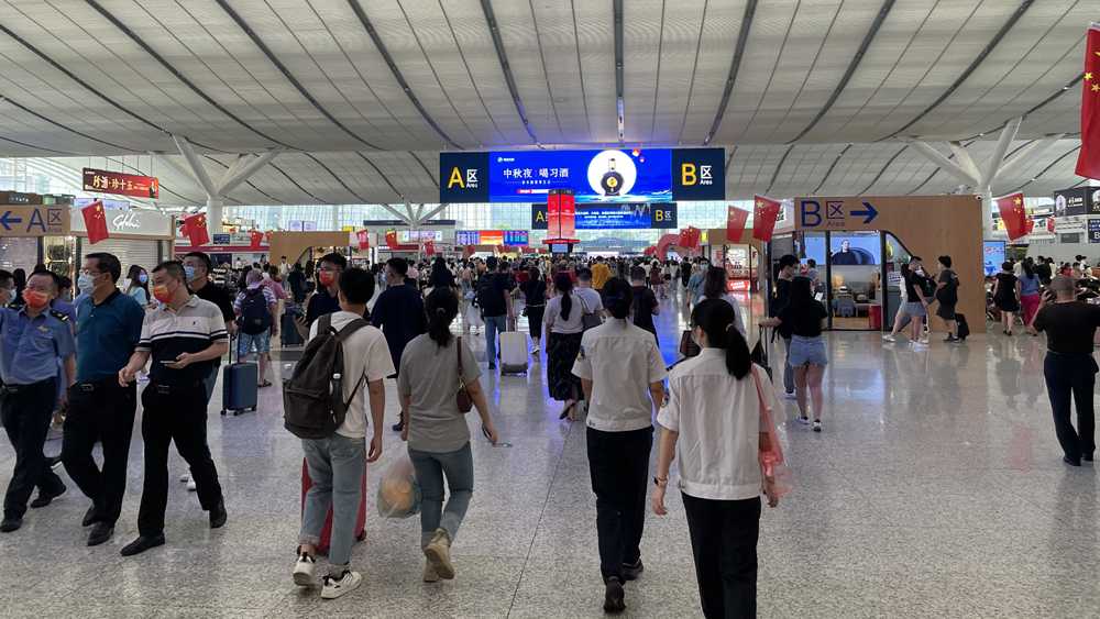 国庆假期首日深圳北站到发旅客41.98万人次