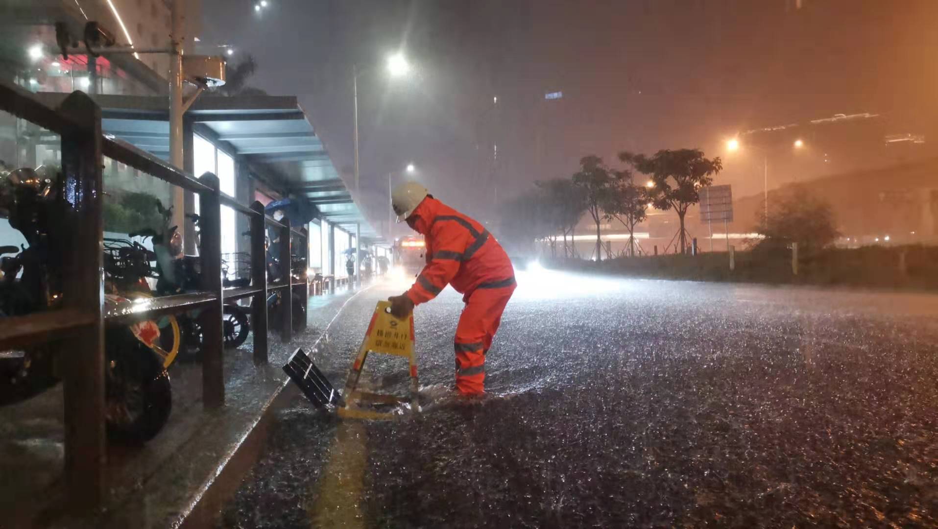 受台风“狮子山”影响，深圳福田南山罗湖降雨明显，无险情灾区发生