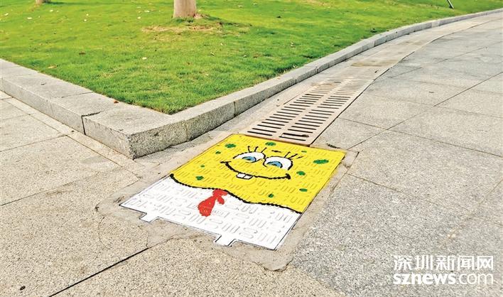 公园井盖变成海绵宝宝笑脸