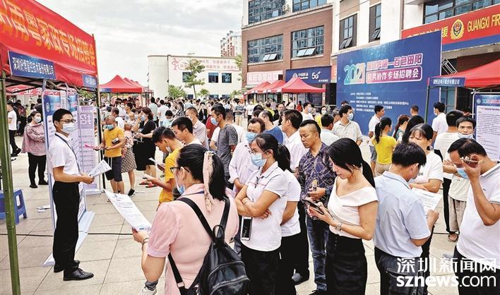 光明区人力资源局为广西百色田阳区、田林县群众送岗位送技能