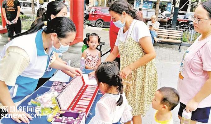 凤凰街道开展有奖问答活动促禁毒