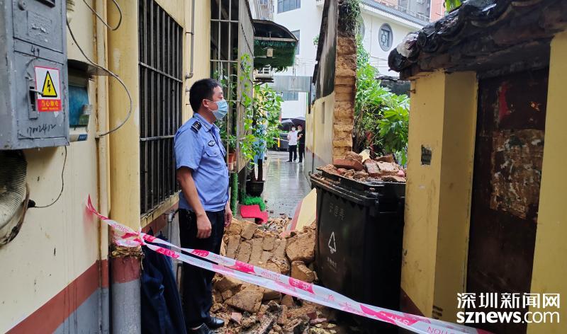 凤凰街道强风雨致危房倒塌 周边群众已提前疏散