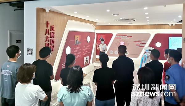 根竹园社区组织党员干部参观光明“廉明馆”