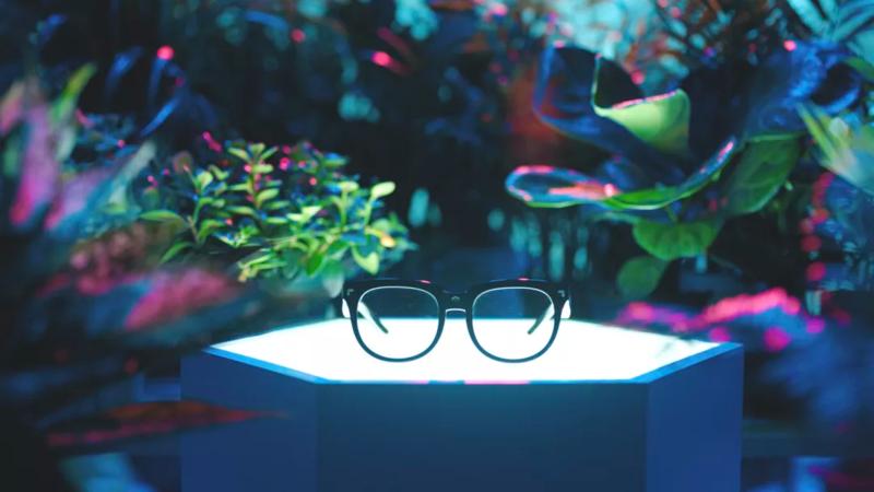 ​黑科技登场！雷鸟创新发布业内首款双目全彩MicroLED光波导 AR眼镜