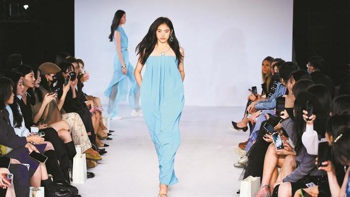 300多品牌比肩登场 深圳时装周打造全民时尚嘉年华