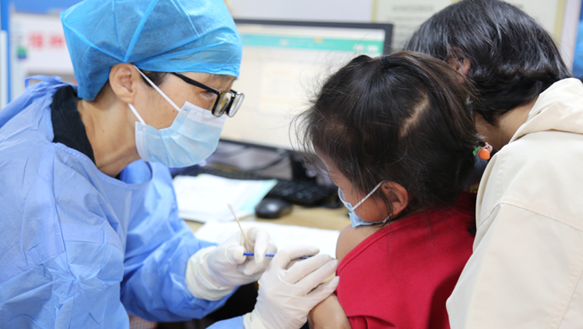 “以苗護苗”！西鄉3萬余名青少年完成新冠疫苗接種