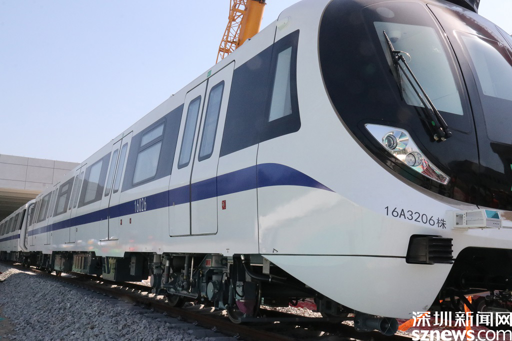 深圳地铁16号线新进展：田心车辆段迎来首列电客车