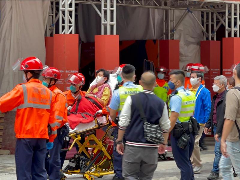 香港铜锣湾世贸中心起火：8人入院治疗，其中1人正在抢救