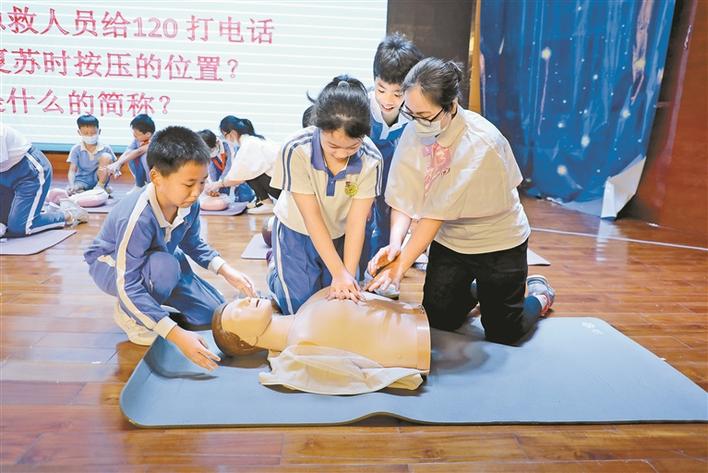 AED救援培训进入中小学校
