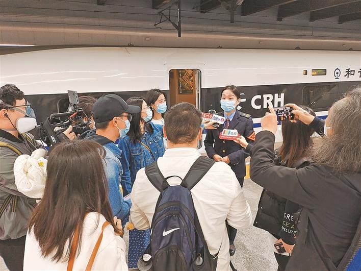 百年老站昨开出首趟高铁 深圳站加入高铁“朋友圈”