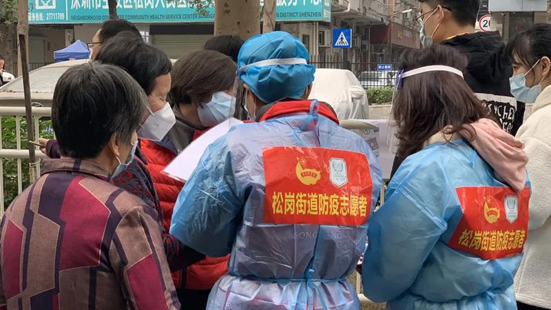 亮眼的“母子档”“夫妻档”……松岗志愿者的抗疫故事
