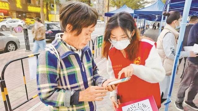 寒假返深的大学生志愿者：4天4岗位见证艰辛与感动