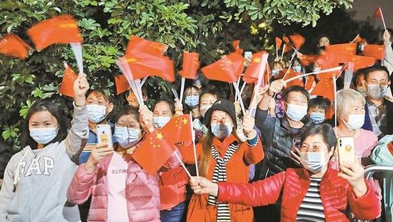 今天是个开心的日子 记者直击草埔西封控区和管控区零时解封