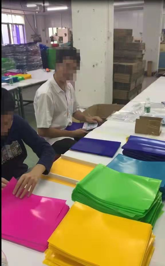 13名“星星的孩子”有工作啦！深圳这家公益机构助力自闭症青年进厂实训