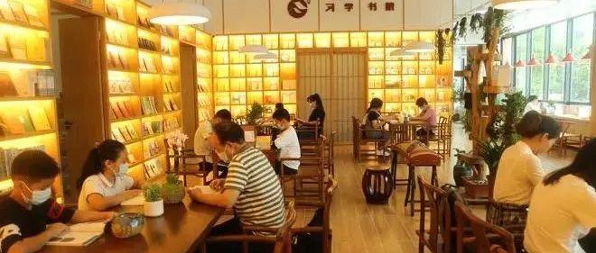 盐田习学书院晨读直播间，春节最高吸引8万人在线