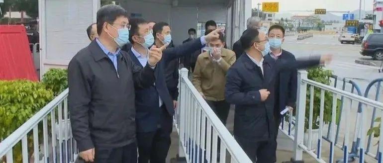 覃伟中率队调研检查疫情防控有关工作 坚决阻断境外疫情输入渠道
